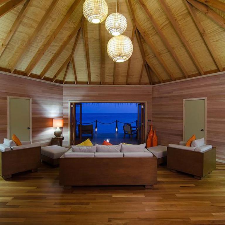 content/hotel/Mirihi Island/Accommodation/2 Bedroom Overwater Suite/MirihiIsland-Acc-2BOverwaterSuite-09.jpg